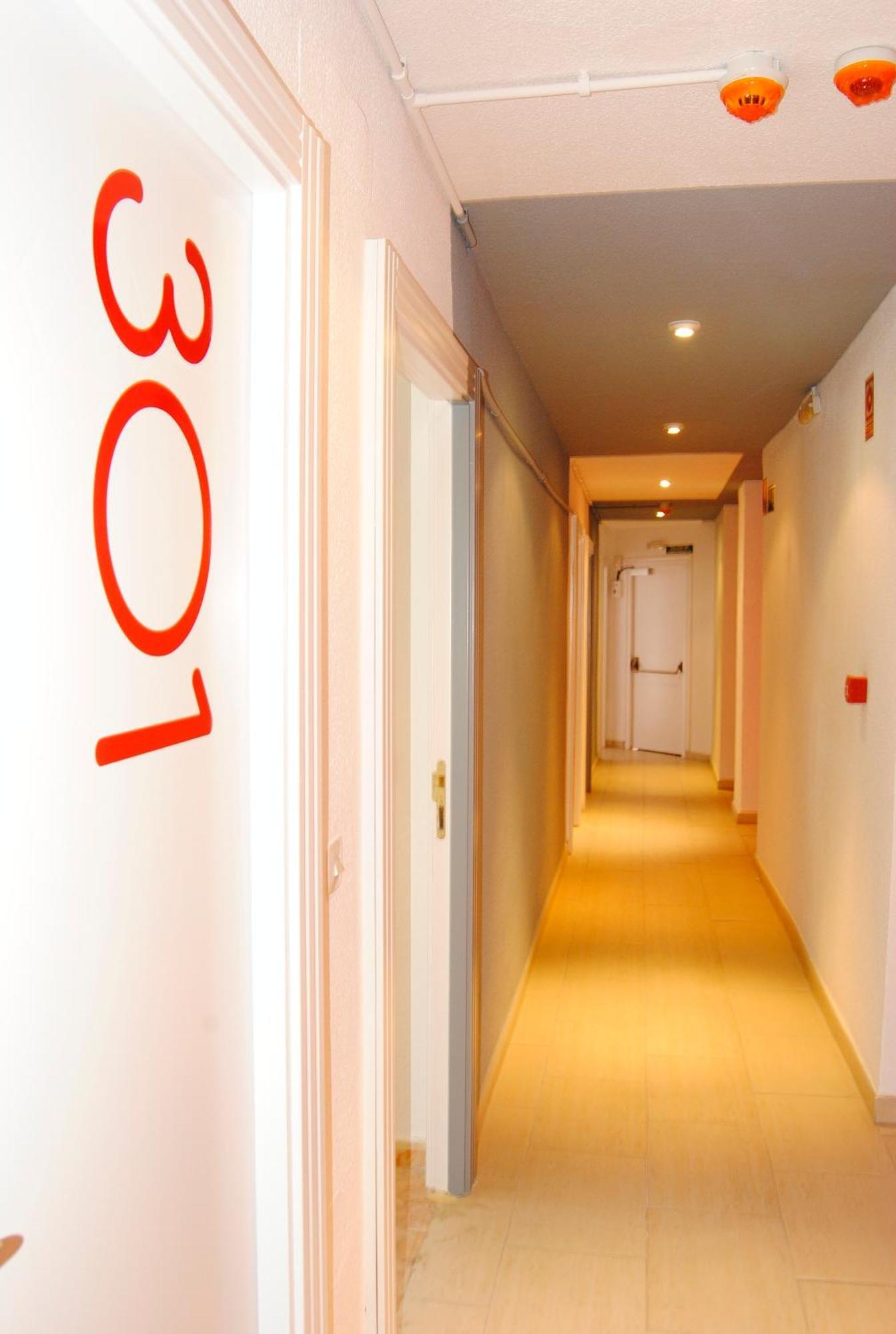 Euromadrid Hostel Eksteriør bilde